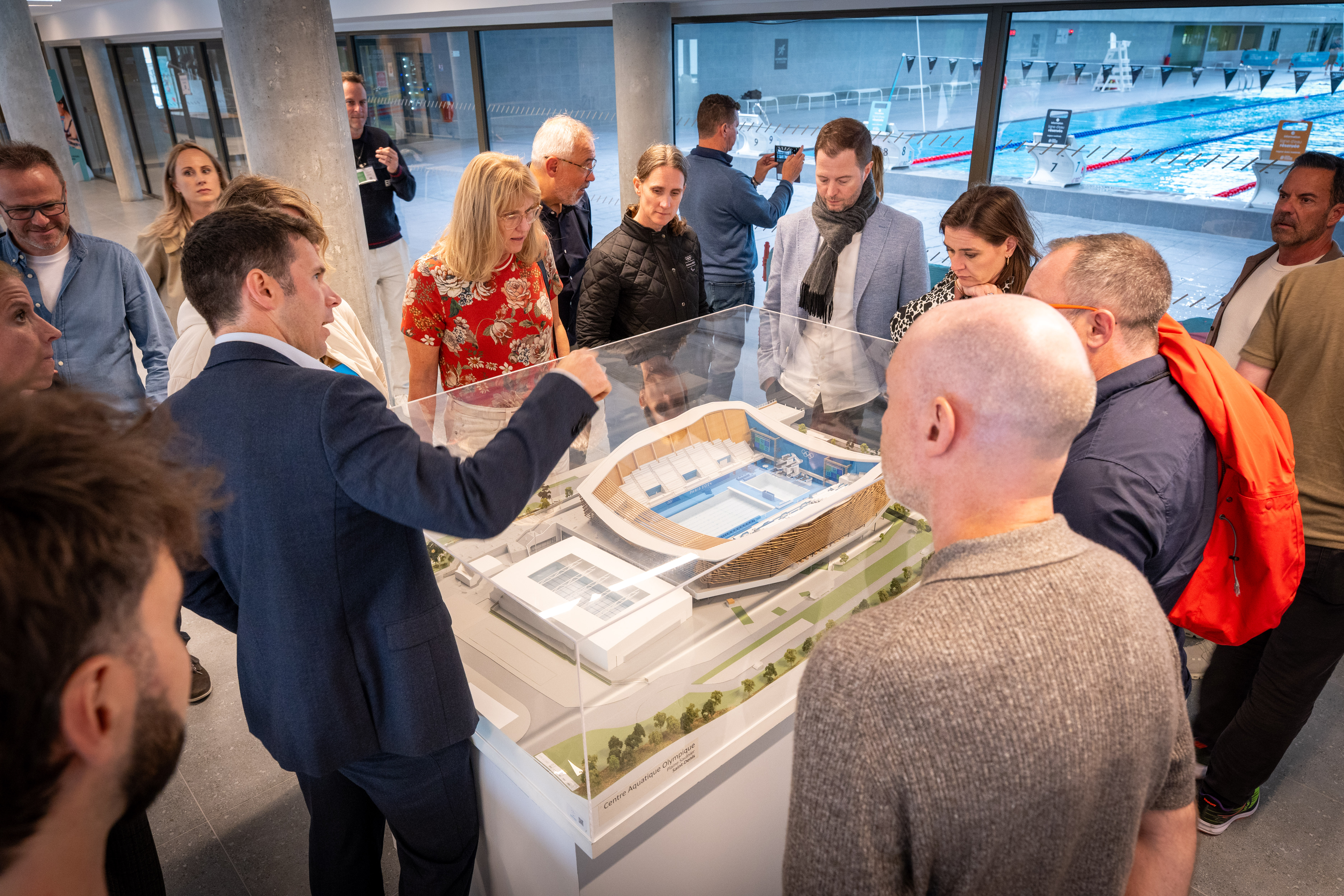 Visite du Centre Aquatique Olympique Métropole du Grand Paris par une délégation du CIO
