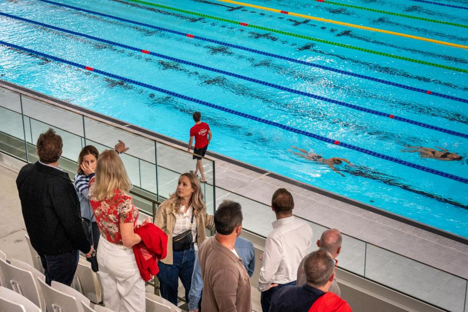 Visite du Centre Aquatique Olympique Métropole du Grand Paris par une délégation du CIO